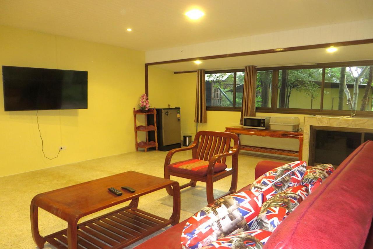 Hotel Isaan Perazim Park Roi Et Exterior foto