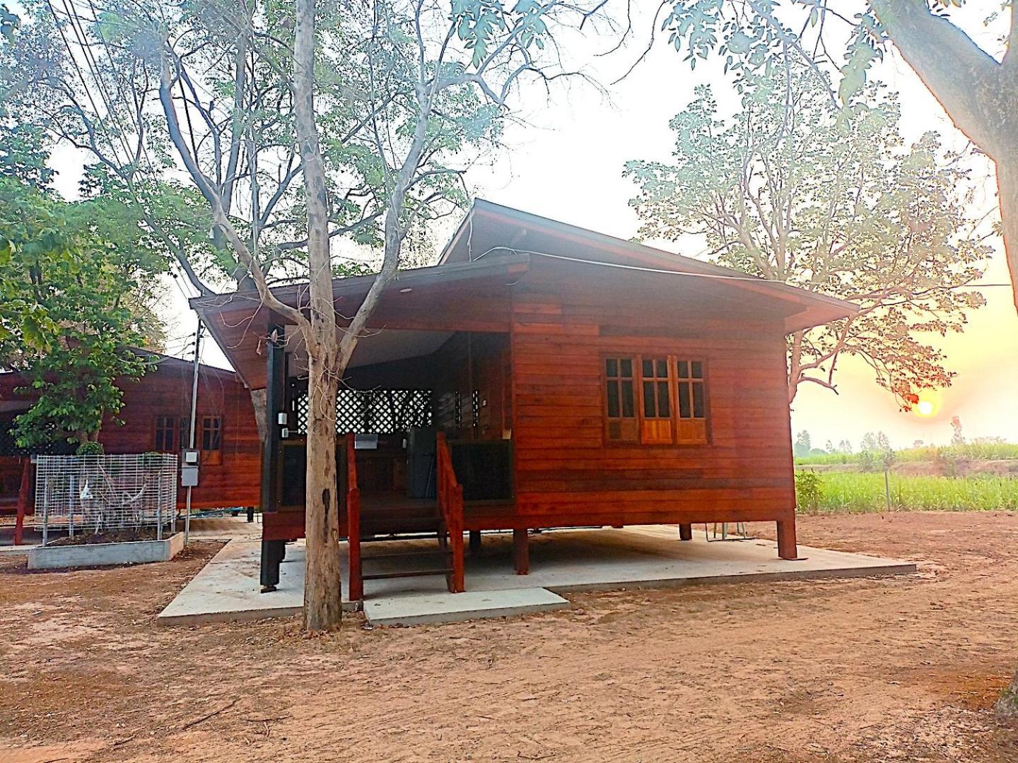 Hotel Isaan Perazim Park Roi Et Exterior foto